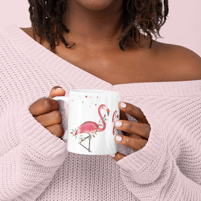 Taza De Café Navidades curos Personalizado Flamingo Rosa (Christmas Festive cute pink flamingo mug with whimsical string of lights. )