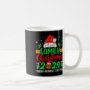 Taza De Café Navidades de familia 2024 Compitiendo con la diver