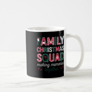 Taza De Café Navidades de familia 2024 Compitiendo con la diver