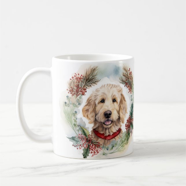 Taza De Café Navidades de Goldendoodle Wreath Festial Pup (Izquierda)