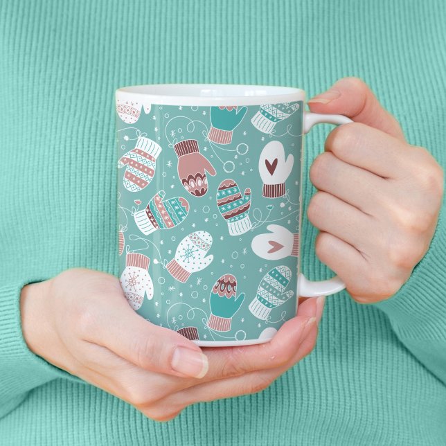 Taza De Café Navidades de invierno miden patrón en la menta (Mint Winter Mittens Mug)