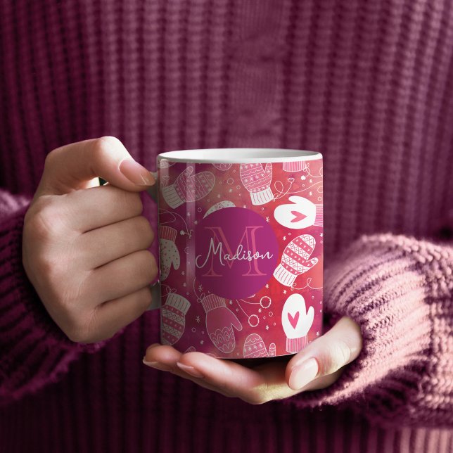 Taza De Café Navidades de invierno reducen el patrón en rosa (Pink Winter Mittens with Monogram Mug)