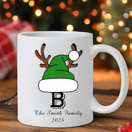 Taza De Café Navidades de la familia Green Santa Hat Monogram