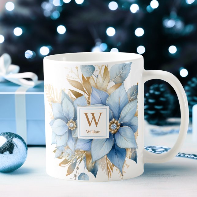 Taza De Café Navidades de la poinsettia del oro azul Icy MONOGR (Icy Blue Gold Poinsettia Christmas MONOGRAM Coffee Mug)