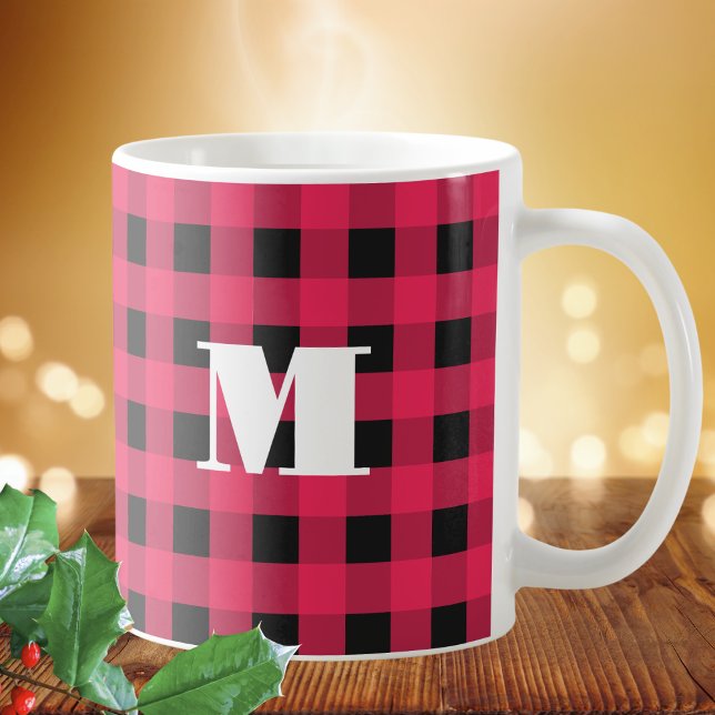 Taza De Café Navidades de Monograma de la prueba negra roja de  (A festive mug with red buffalo check pattern, with Merry Christmas one side, monogram the other side)