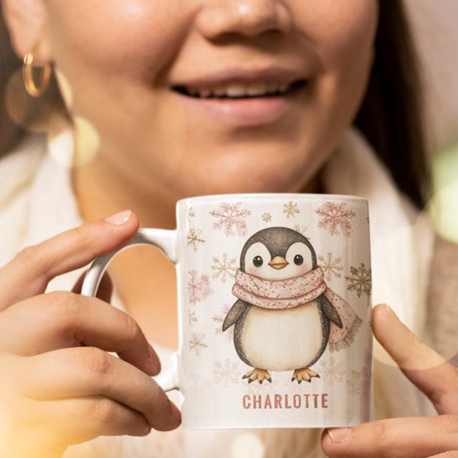 Taza De Café Navidades de Penguin de Invierno Rosa Personalizad (Personalized Cute Pink Winter Penguin Christmas Coffee Mug)
