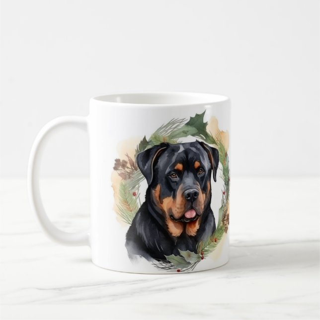 Taza De Café Navidades de Rottweiler Wreath Festimes Pup (Izquierda)
