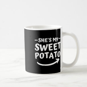 Taza De Café Navidades, ella es mi batata dulce, yo estoy coinc