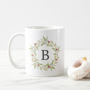 Taza De Café Navidades en Monograma de invierno Berries Wreath