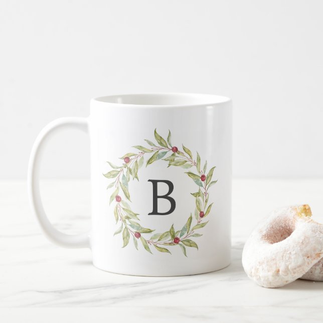 Taza De Café Navidades en Monograma de invierno Berries Wreath (Con donut)