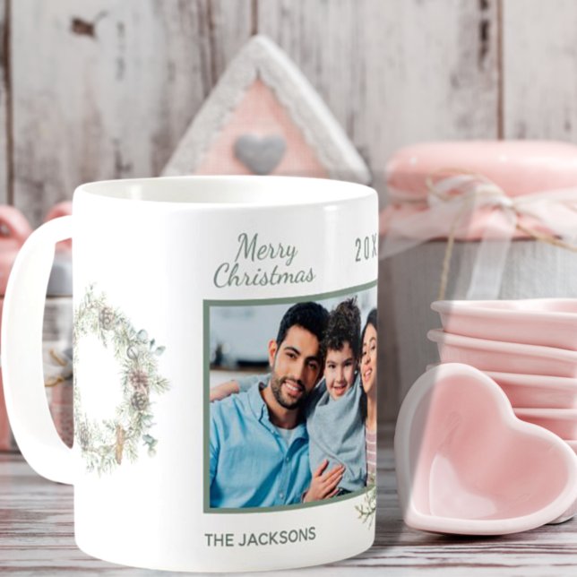 Taza De Café Navidades familia foto guirnalda de pino cónico bl (Subido por el creador)