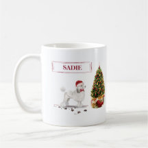 Navidades graciosos de White Poodle con árbol