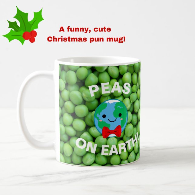 Taza De Café Navidades graciosos "Peas en la Tierra" Punny Cute (Cute, funny and punny! Makes a great gift at Christmas or year-round!)