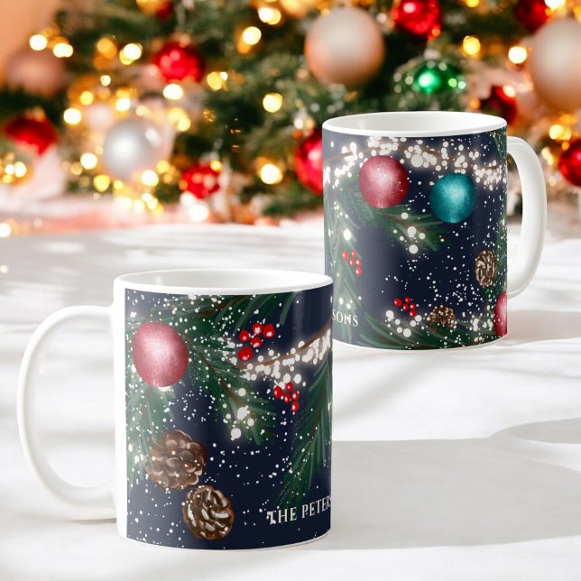 Taza De Café Navidades luces ramas de pino nieves festividad az (Christmas lights pine branches snow blue festive coffee mug)