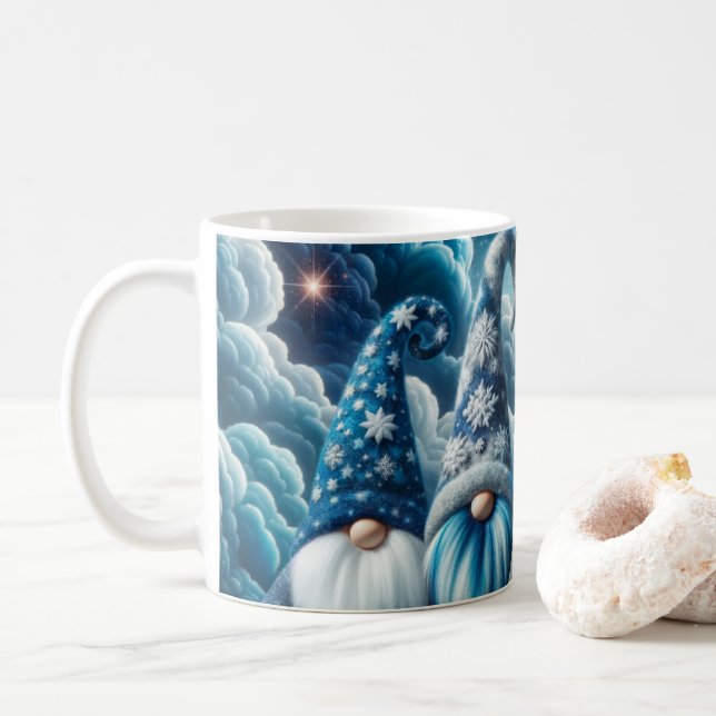 Taza De Café Navidades Majestuosos azules y blancos gnomes cósm (Con donut)