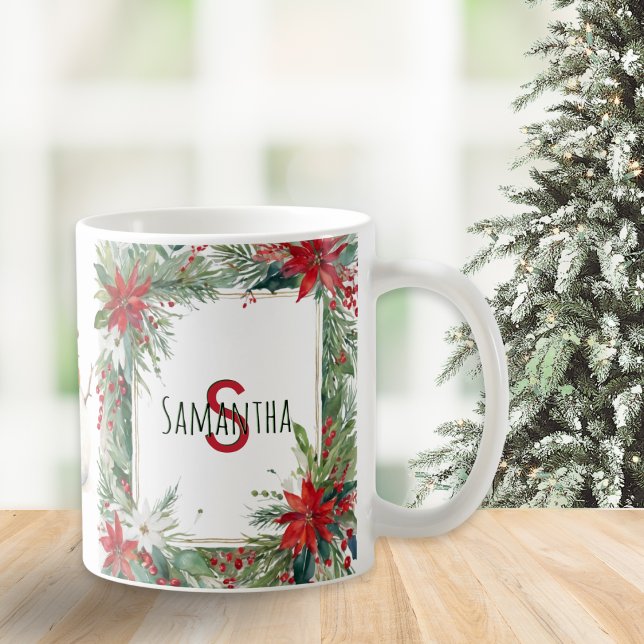 Taza De Café Navidades Monogramados Elegantes Botánicos de Invi (A Christmas mug with monogram and elegant red and green winter botanicals)