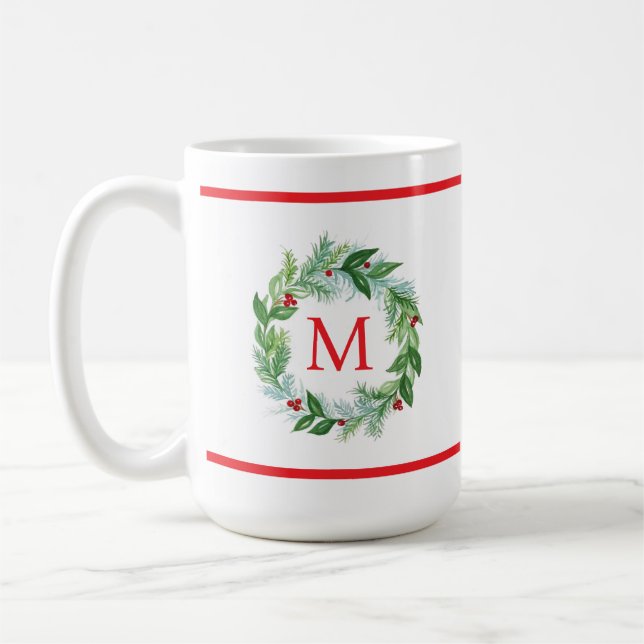 Taza De Café Navidades Monogramas de la Wreath de Pine Berries (Izquierda)