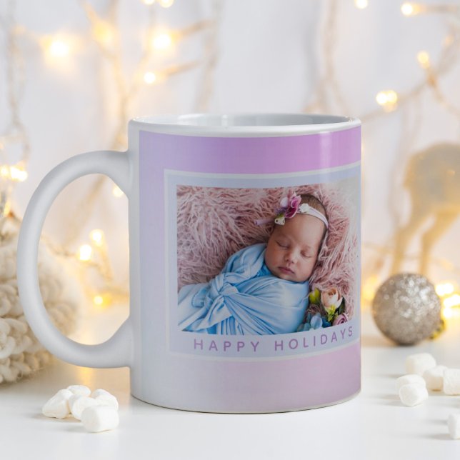 Taza De Café Navidades Pastel irlandés foto Feliz feriado (Happy Holiday baby photo gift with a purple blue ombre background.)