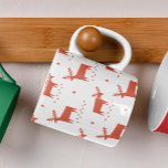 Taza De Café Navidades renos. Patrón animal de bosque rojo<br><div class="desc">Navidades rojos de reno de bosques Coffee Mug para vacaciones de invierno.</div>