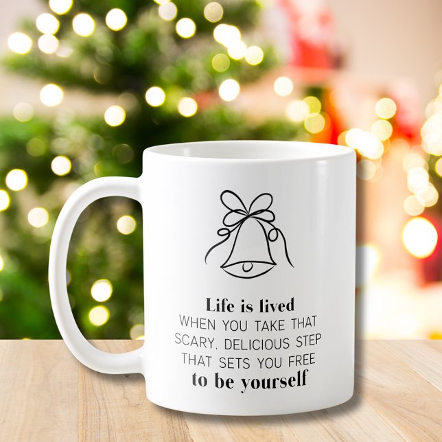 Taza De Café Navidades Tema Cita motivacional Café Mug (Christmas Theme Motivational Quote Life is Lived Coffee Mug)