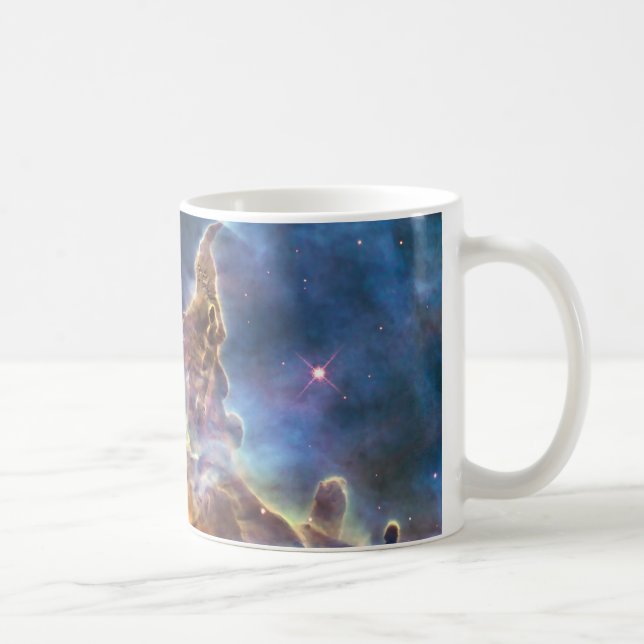 Taza De Café Nebulosa de Carina por el telescopio espacial de (Derecha)
