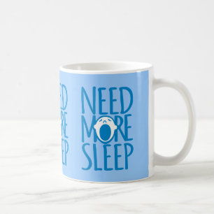 Taza De Café Necesito dormir más slogan azul