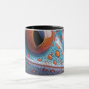 Taza de café negra con cara de monstruo espeluznan