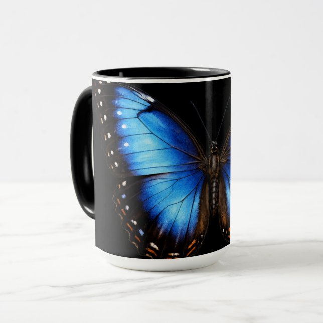 Taza de café negra con mariposa azul (Anverso izquierdo)
