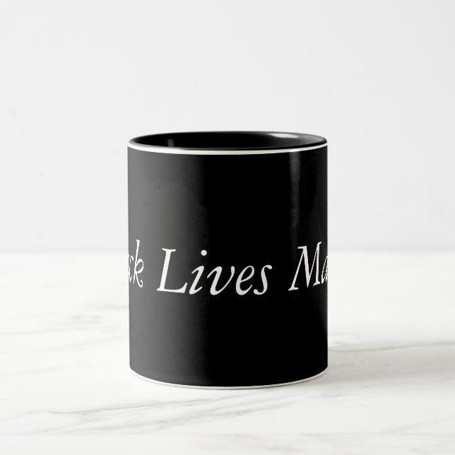 Taza de café negra de la materia de las vidas (Centro)