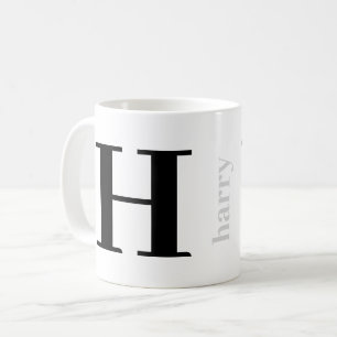 Taza de café negra plateada con monograma moderno