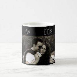 Taza De Café Negro de las iniciales de la fecha de la foto de