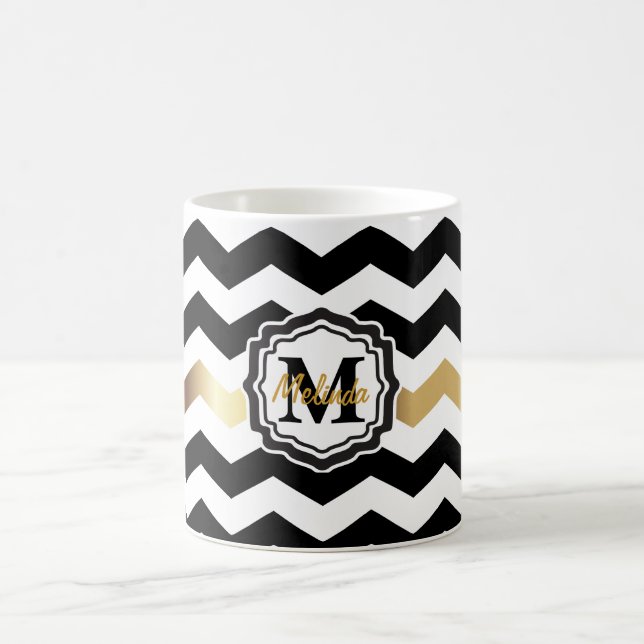 Taza De Café Negro del monograma, blanco y oro Chevron (Centro)