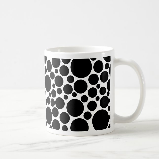 Taza De Café Negro esporádico sobre blanco (Derecha)