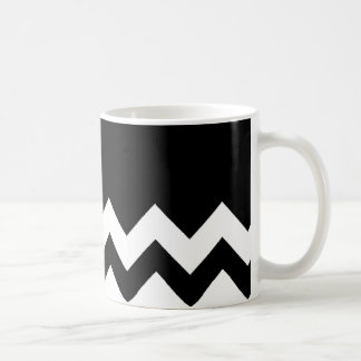Taza De Café Negro-Modelo-En-Negro-y-Blanco-Zigzag