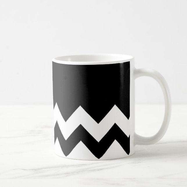 Taza De Café Negro-Modelo-En-Negro-y-Blanco-Zigzag (Derecha)