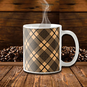 Taza De Café Negro sobre patrón de cuadros Glen marrón camello