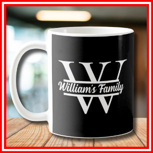 Taza De Café Negro y Blanco   Monograma de apellido familiar si