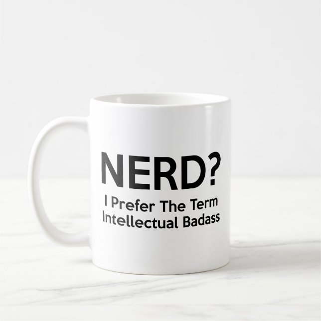 Taza De Café ¿Nerd? Prefiero el término "Badass Intelectual". C (Izquierda)