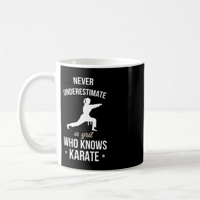 Taza De Café Never Underestimate A Girl Who Knows Karate Martia (Izquierda)