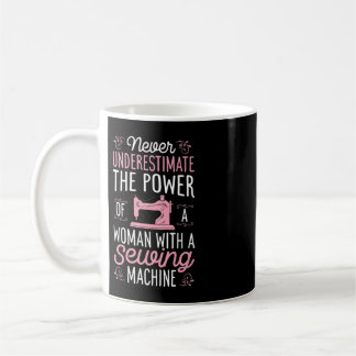 Taza De Café Never Underestimate A Woman With A Sewing Machine 