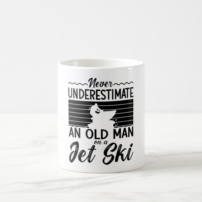 Taza De Café Never Underestimate An Old Man Jet Skiing Jet Ski (Centro)