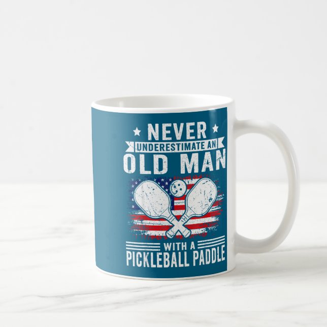 Taza De Café Never Underestimate An Old Man With A Ckleball Pad (Derecha)