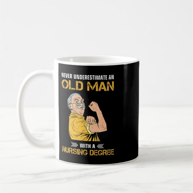 Taza De Café never underestimate an old man with nursing degree (Izquierda)