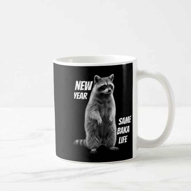 Taza De Café New Year Same Baka Life Raccoon Joke  (Derecha)