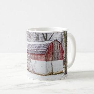 Taza De Café Nieve En El Granero Rojo