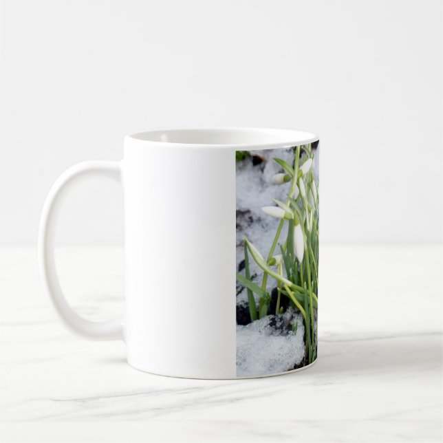 Taza De Café Nieve En La Mug De Nieve (Izquierda)