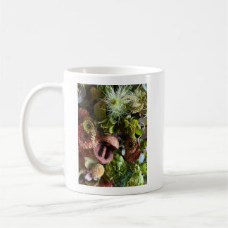 Taza De Café Nigella, Chrysanthemum, and Berries Floral Design 
