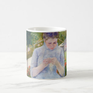 Taza De Café Niña en el jardín, Mary Cassatt