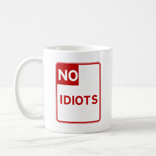 Taza De Café Ningunos idiotas permitieron cerca de mí