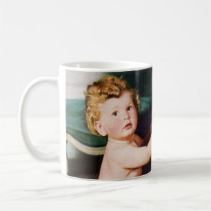 Taza De Café Niño pequeño de color vintage que juega con vestid